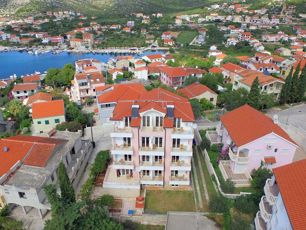 Apartments Kairos Сегет Враница Екстериор снимка