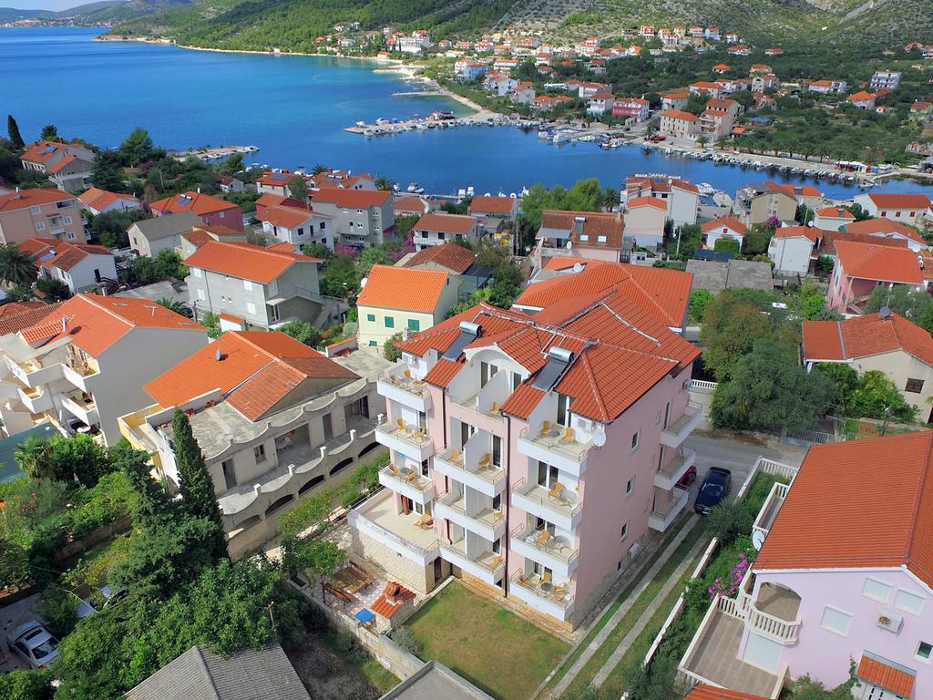 Apartments Kairos Сегет Враница Екстериор снимка