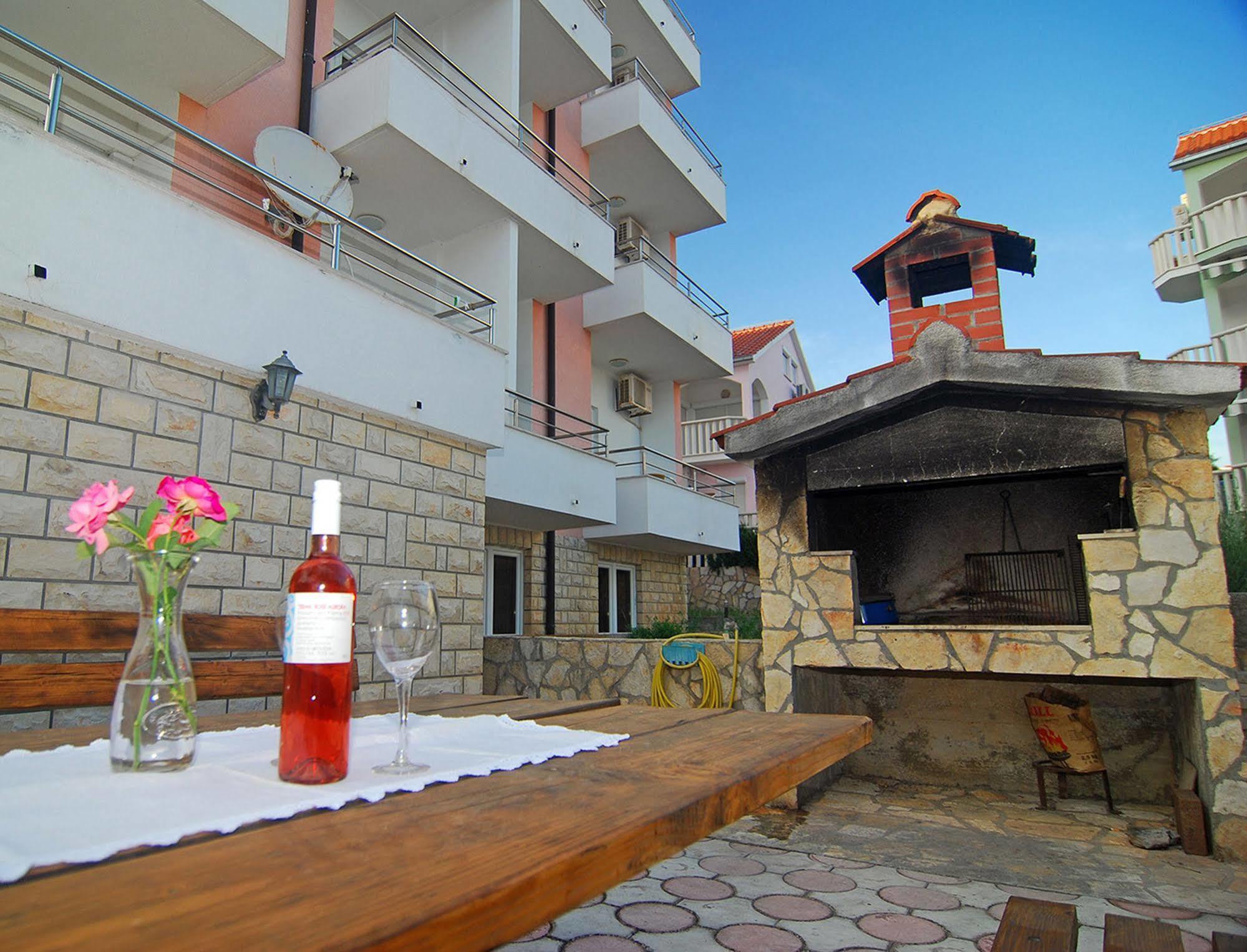 Apartments Kairos Сегет Враница Екстериор снимка