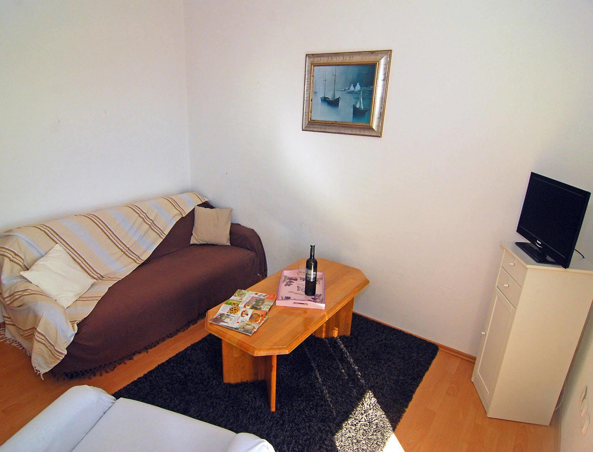Apartments Kairos Сегет Враница Екстериор снимка