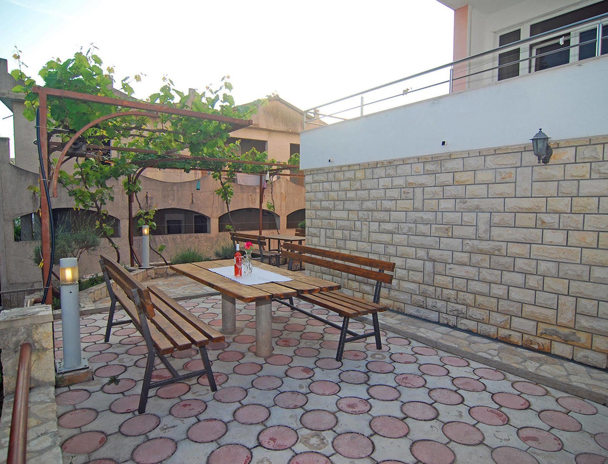 Apartments Kairos Сегет Враница Екстериор снимка