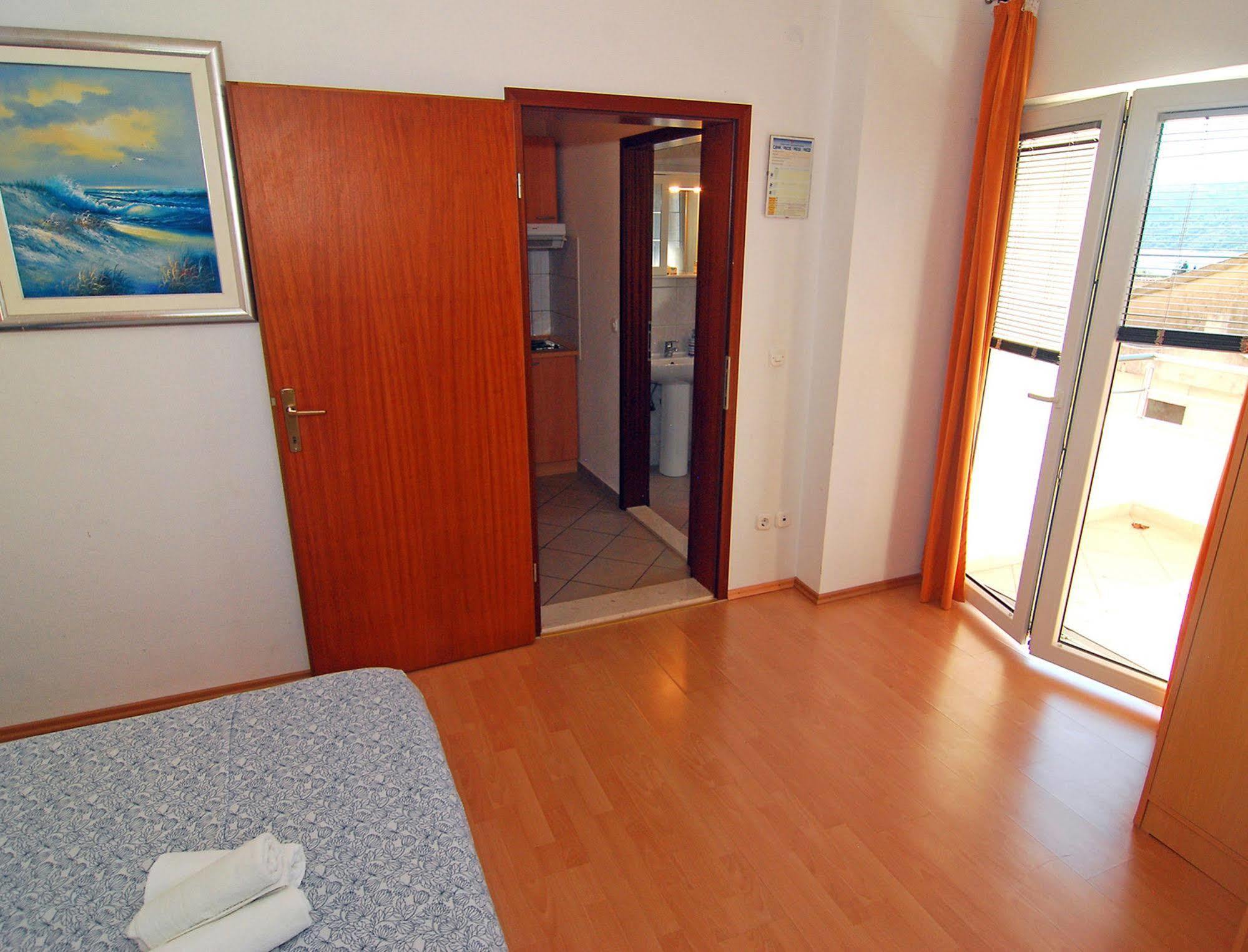 Apartments Kairos Сегет Враница Екстериор снимка